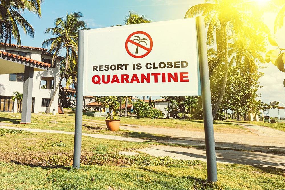 sign in front of resort that says "resort is closed - quarantine"
